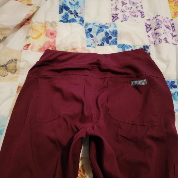 Scrub set - Picture 4 of 10